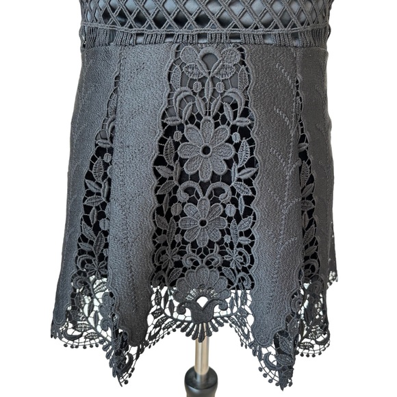 Elie Tahari Alessandra Black Lace Top Size 4 - Picture 9 of 14